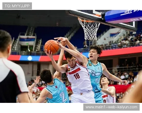 广东外线防守收缩过度 给新疆底角射手留出空位 广东外线防守收缩过度 给新疆底角射手留出空位